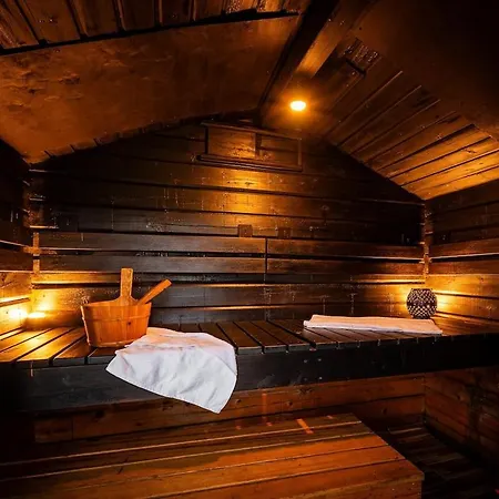 Ivalo Northern Lights Riverfront Lapland Sauna Hot Tub Near Airport *