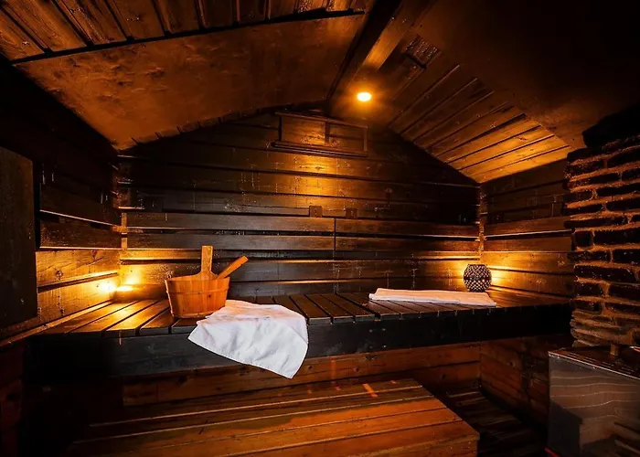 Ivalo Northern Lights Riverfront Lapland Sauna Hot Tub Near Airport *