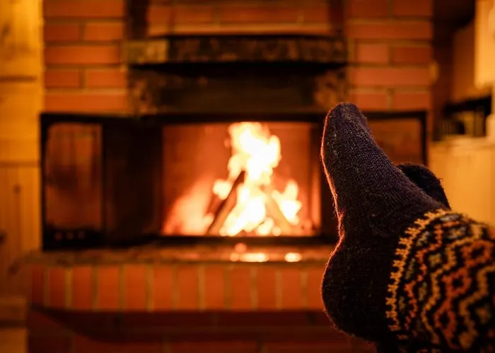 Ivalo Northern Lights Riverfront Lapland Sauna Hot Tub Near Airport