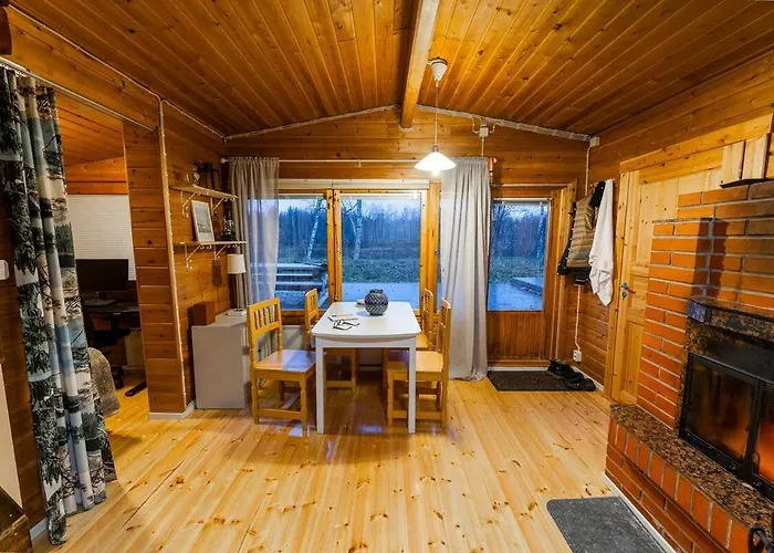 Шале Ivalo Northern Lights Riverfront Lapland Sauna Hot Tub Near Airport