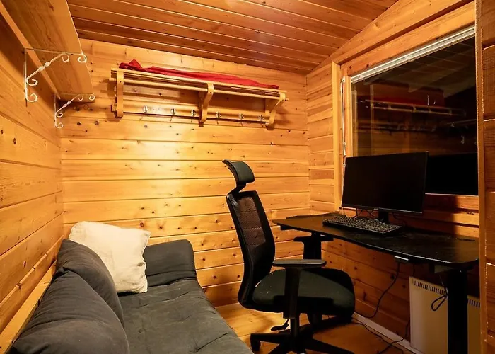 Ivalo Northern Lights Riverfront Lapland Sauna Hot Tub Near Airport Шале Инари