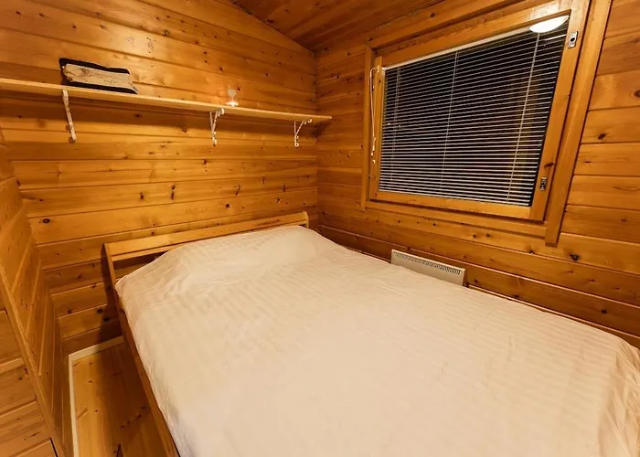 Alpstuga Ivalo Northern Lights Riverfront Lapland Sauna Hot Tub Near Airport *