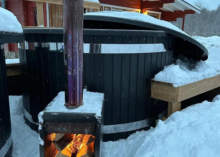 Ivalo Northern Lights Riverfront Lapland Sauna Hot Tub Near Airport Шале Инари