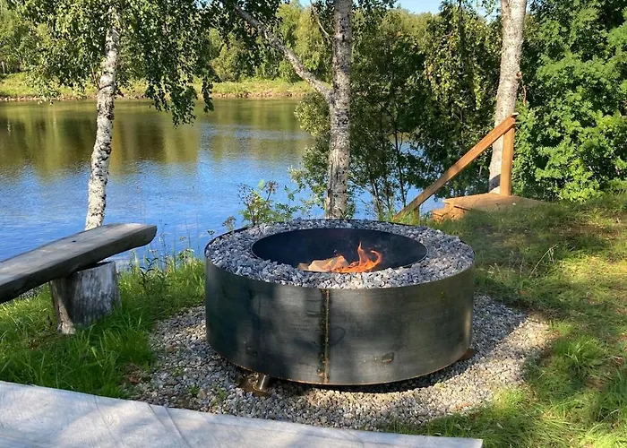 Шале Ivalo Northern Lights Riverfront Lapland Sauna Hot Tub Near Airport