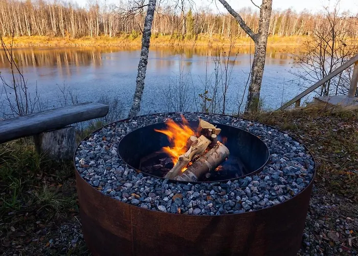 Ivalo Northern Lights Riverfront Lapland Sauna Hot Tub Near Airport Шале Инари