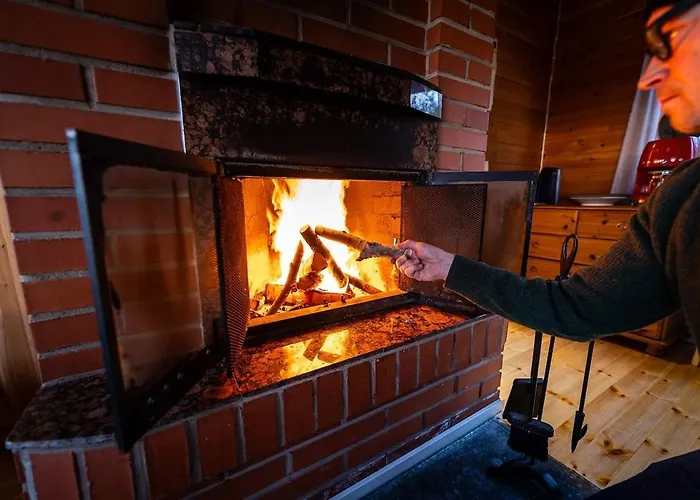 Ivalo Northern Lights Riverfront Lapland Sauna Hot Tub Near Airport *